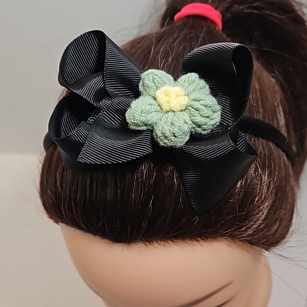 Hand Crafted Black Bow Hairband Hand Knit Crochet Green Puffy Flower Feminine - Picture 7 of 17